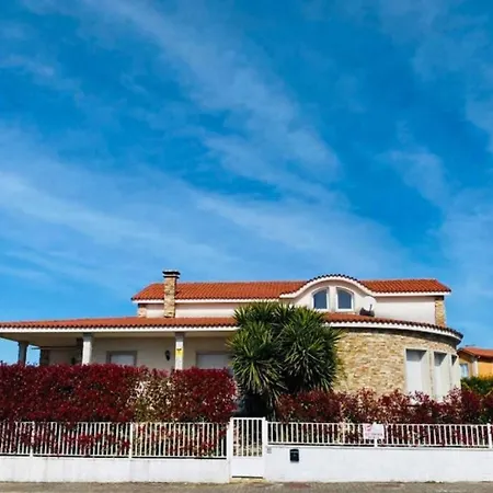 Amy House. * Cebolino