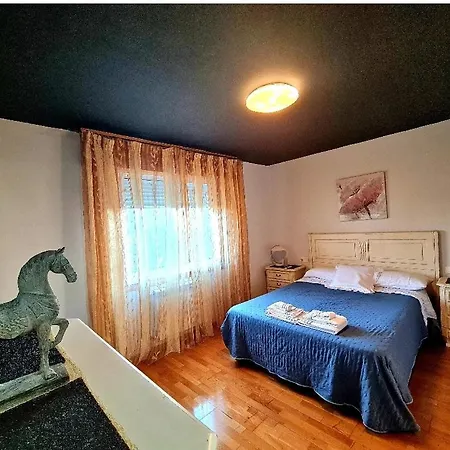 Amy House. * Cebolino